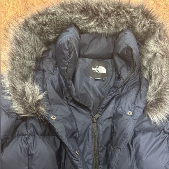 The North Face Dealio Down Parkina - Picture 7 of 13